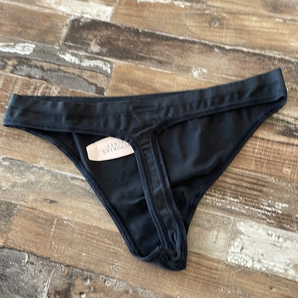 Victoria’s Secret Thong Panties - Picture 8 of 8